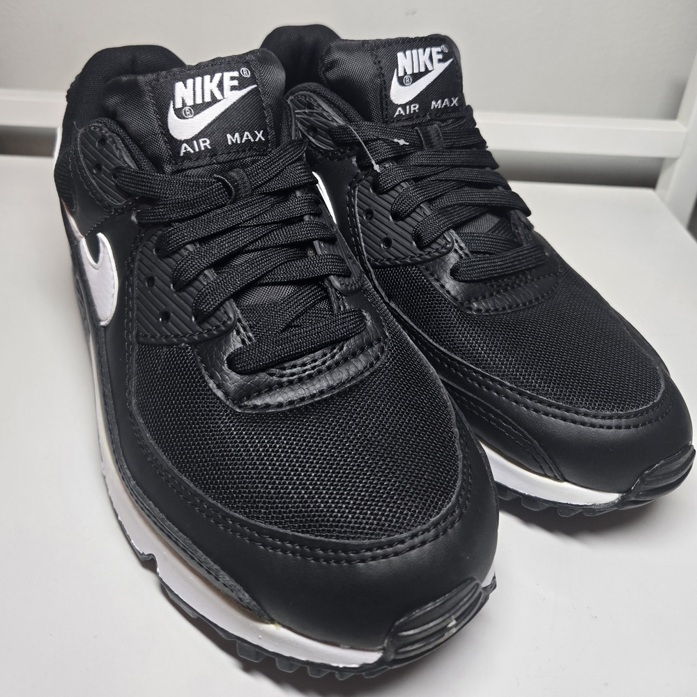 New With Out Box Nike Air Max 90 Black and White Athletic Shoes - Picture 5 of 7